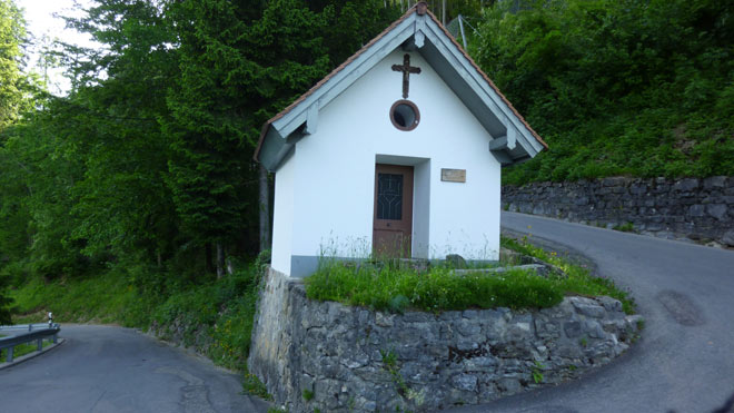 Kapelle mitten in der Kurve, Nidwaldnerseite (Dallenwil)