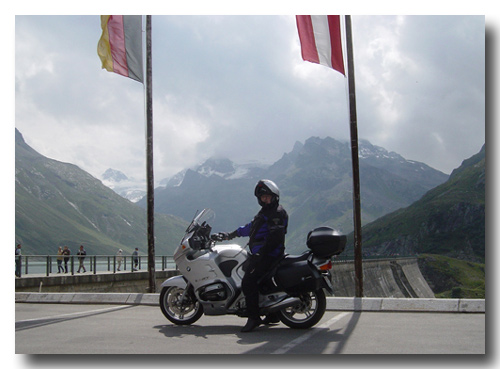 Foto: Hermann Ryter mit Motorrad bei Silvretta