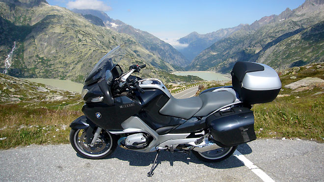 Grimselpass, im Hintergrund Stauseen