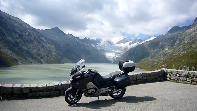 Grimselpass, im Hintergrund Oberaarstausee