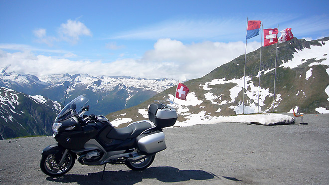 Passhöhe Nufenenpass, Monat Juni