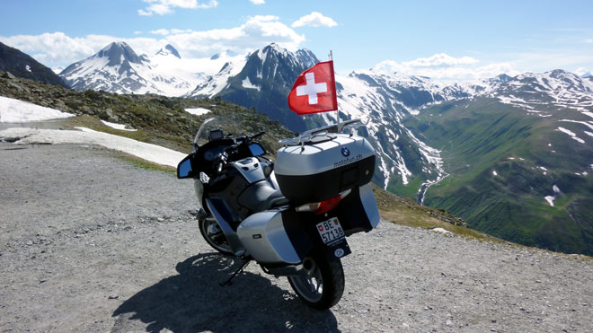 Passhöhe Nufenenpass, Monat Juni