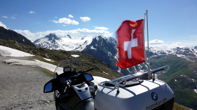 Passhöhe Nufenenpass, Monat Juni