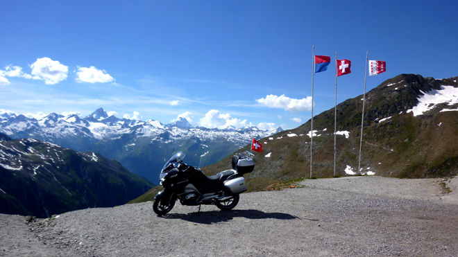 Passhöhe Nufenenpass, Monat Juni