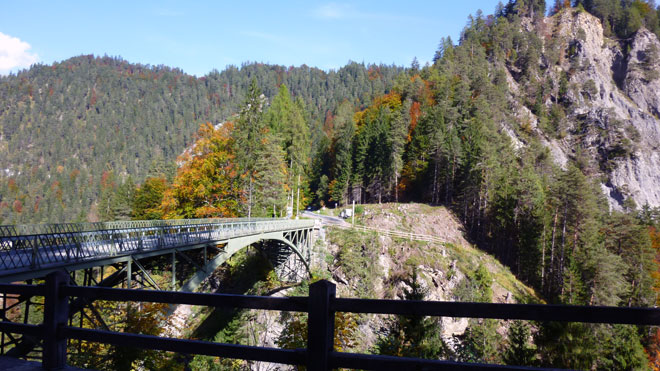 Brücke über Rabiusa die weiter unten in den Vorderrhein mündet