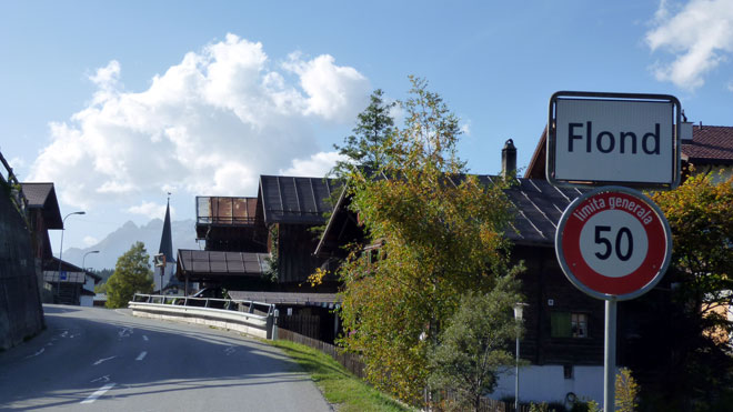 ... nach Ilanz steigt die Strasse wieder, Richtung Flond