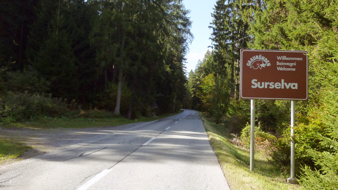 Kurz nach Bonaduz, beginnt die Landschaft Surselva