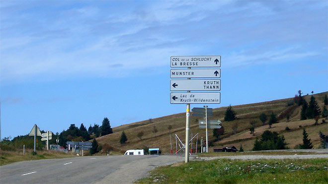 Wegweiser bei Le Markstein, geradeaus Richtung Col de la Schlucht