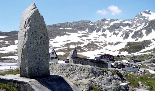 Grimselpasshöhe, Wasserscheide