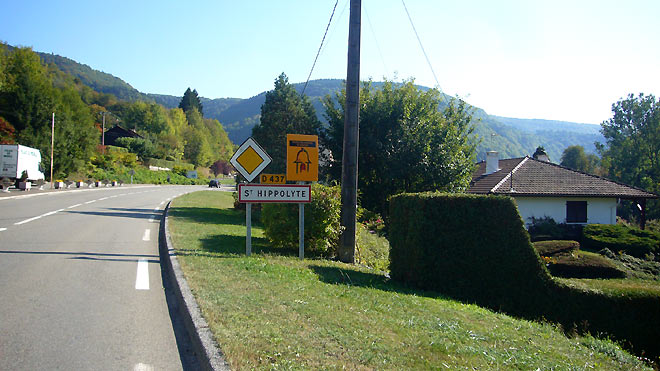 Saint Hippolyte, Wegweiser nach links La Suisse nicht verpassen