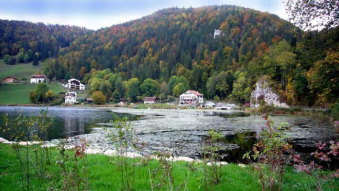 Schweizerischer Gasthof an der Grenze (Kt. Jura)