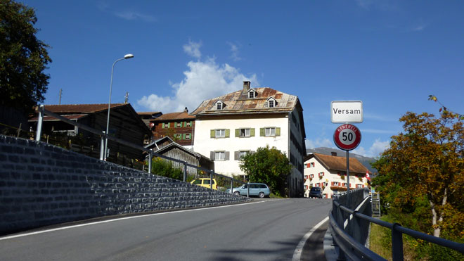 Versam, hier ist der Abzweig zum Bahnhof der RhB