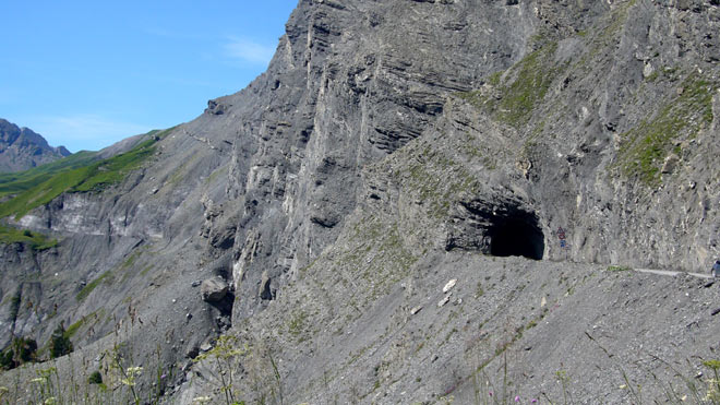 3. Tunnel Richtung Sanetsch, Vorsicht: Glitschiger Boden