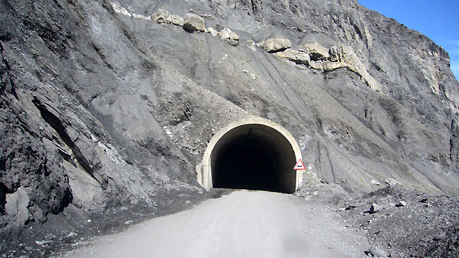 Eingang Tunnel 3, Vorsicht