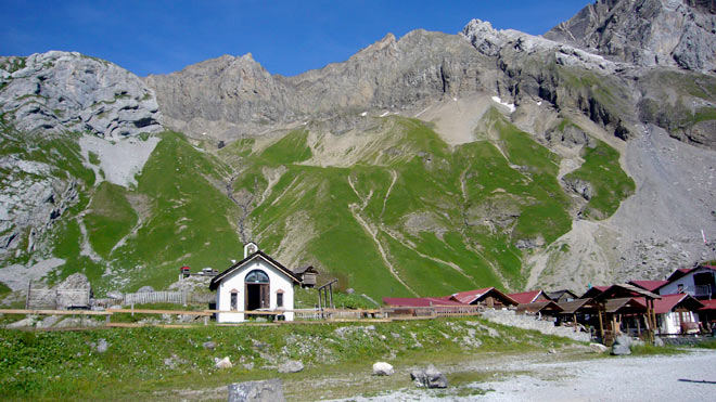 Sanetschdörfli mit Kapelle