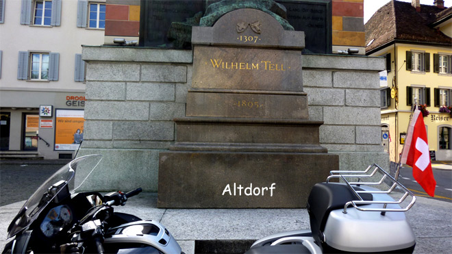 In Altdorf (UR) beim Tell-Denkmal