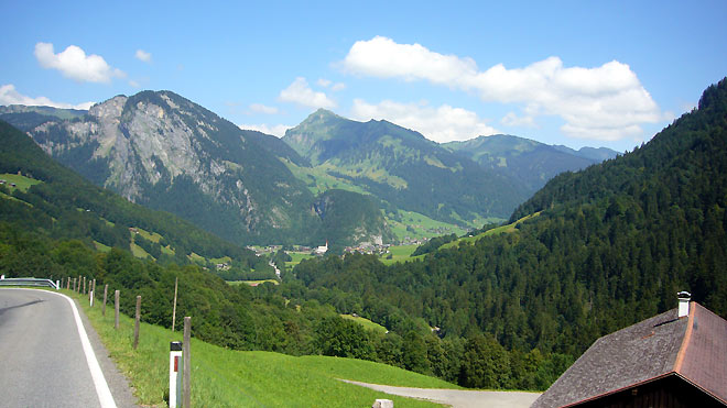 Von Damüls nach Au. Diesmal dann bei der Kirche links Richtung Bregenzerwald