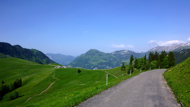 Auf der eigentlichen Passhöhe, (Wegweiser ist weiter unten)