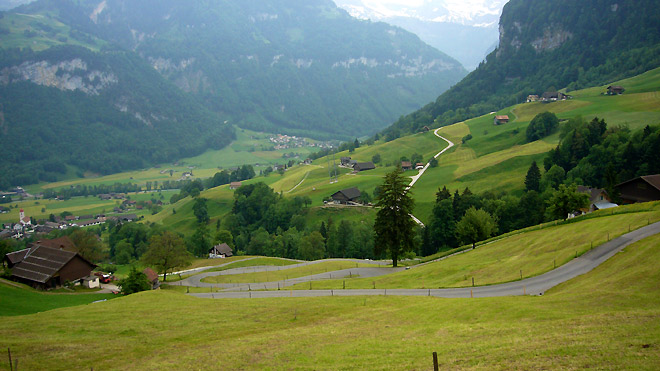 Kehren am Ächerlipass, Nidwaldnerseite, (Dallenwil)