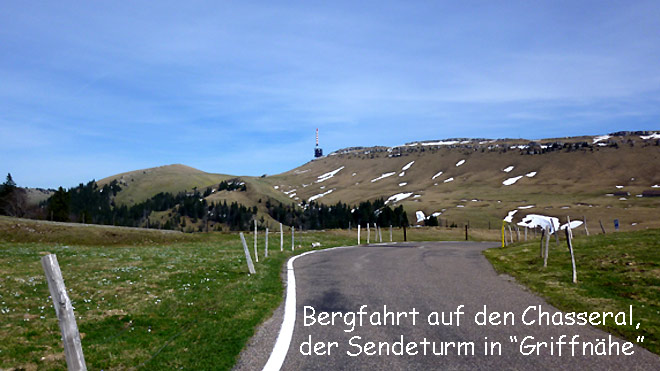 Bergfahrt auf den Chasseral, der Sendeturm ist nahe