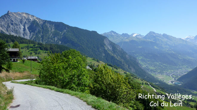 Nach der Passhöhe, Blick hinunter ins Tal