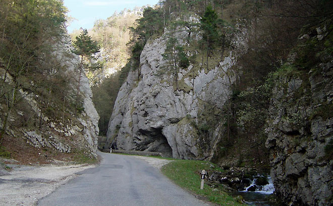 Eingang in die Schlucht anfangs Scheltenpass