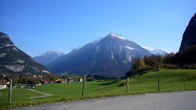 Blick Richtung Innertkirchen, links Richtung Susten, rechts Richtung Grimsel