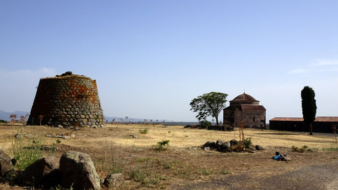 Wegpunkt Aerchologische Sehenswürdigkeit: Bau der Nurhager 3600 Jahre alt, Basilika