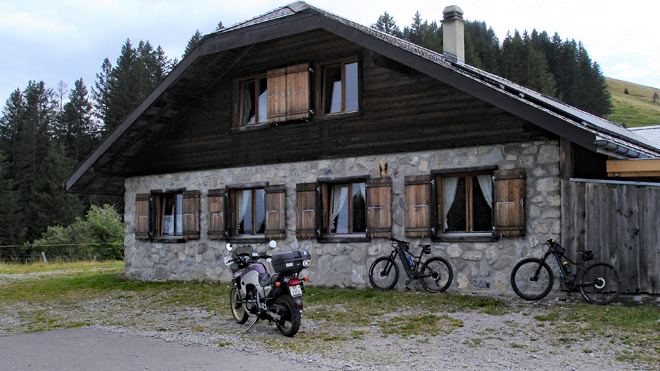Motorradfahrer, Biker und Wanderer sind im Hauta Chia stets willkommen