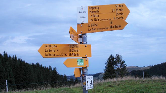Auto-Chia liegt (zu Fuss) auf etwa halbem Weg zwischen La Berra und dem Schwarzsee