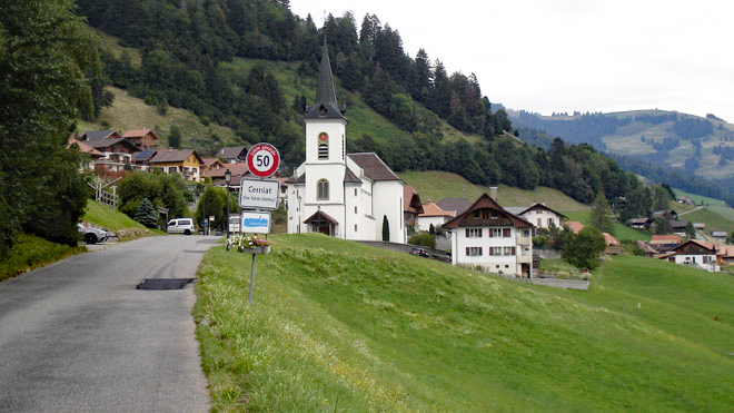 Cerniat, das erste Dorf auf welches du im Valsainte triffst