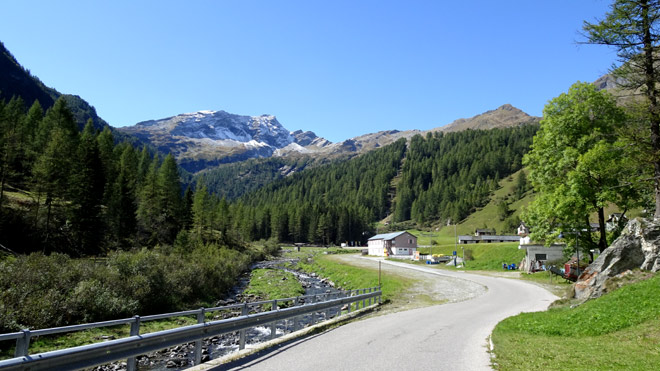 Unterhalb des Dorfs Bosco Gurin