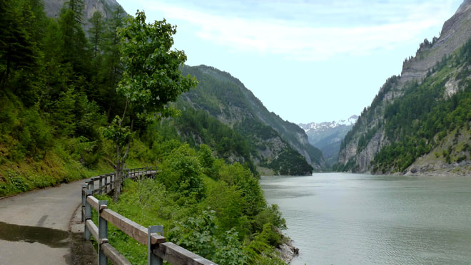 Fahrt dem See entlang Richtung Walserdorf