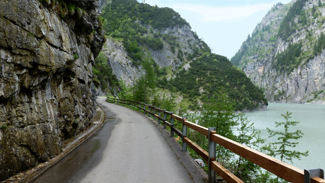 Fahrt dem See entlang Richtung Walserdorf