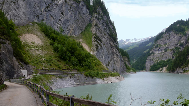Fahrt dem See entlang Richtung Walserdorf