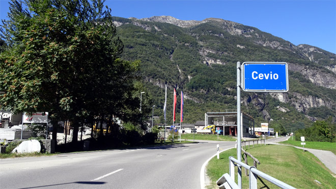 Cevio (TI), Start / Ziel einer Fahrt hinauf nach Bosco Gurin und Cimalmatto