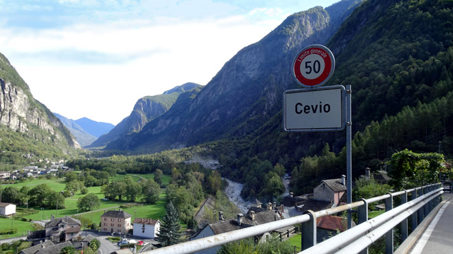 Cevio (TI), Ziel / Start einer Fahrt hinauf nach Bosco Gurin und Cimalmatto