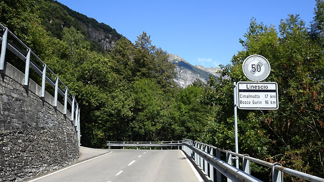 Richtung Bosco Gurin /Cimalmotto