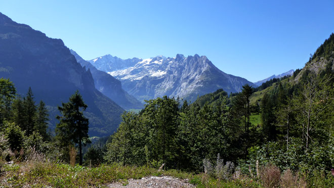 Bei der Mautstelle, Blick in die Berge