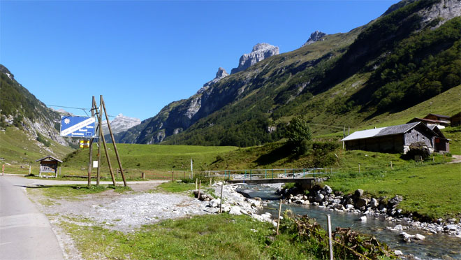 Fahrt ins Hochtal hinein