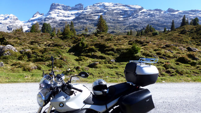 Die BMW R 1200 R wartet ungeduldig auf mich und freut sich auf die Rückfahrt