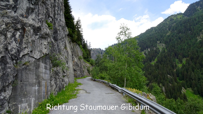 Richtung Stausee/Staumauer Gibidum