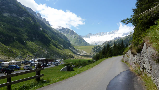 Campingplatz in Sichtweite der Staumauer Göscheneralpsee