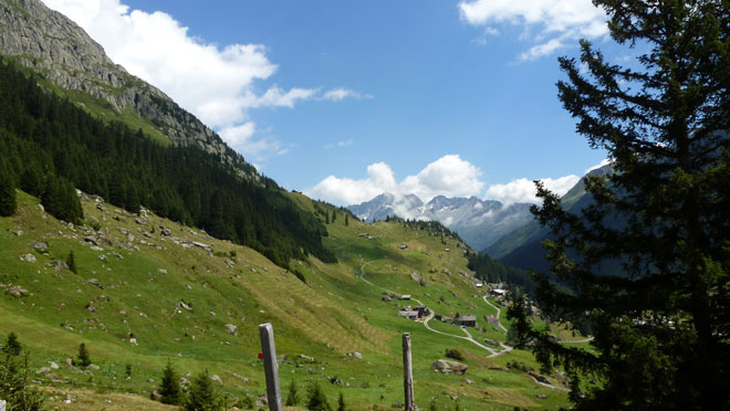 Blick hinunter nach Gwüest