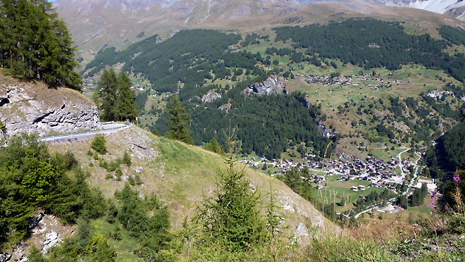 Blick hinunter nach Les Haudères
