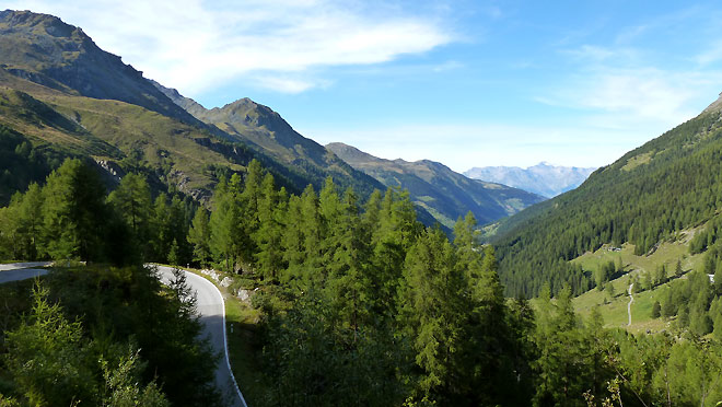 Kurz nach der Abfahrt, Blick hinunter ins Tal
