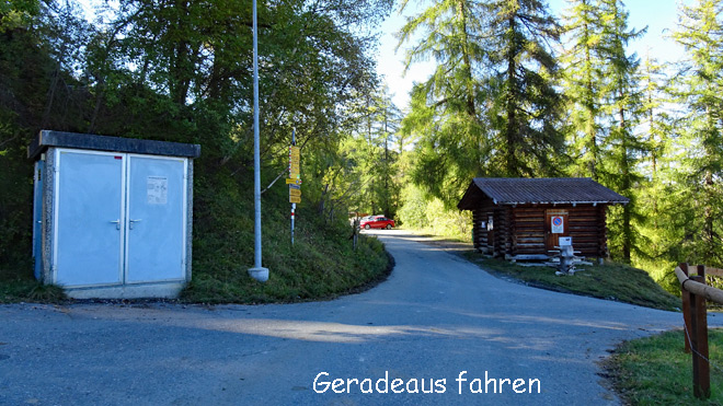 Richtung Hühnerköpfe, hier geradeaus fahren