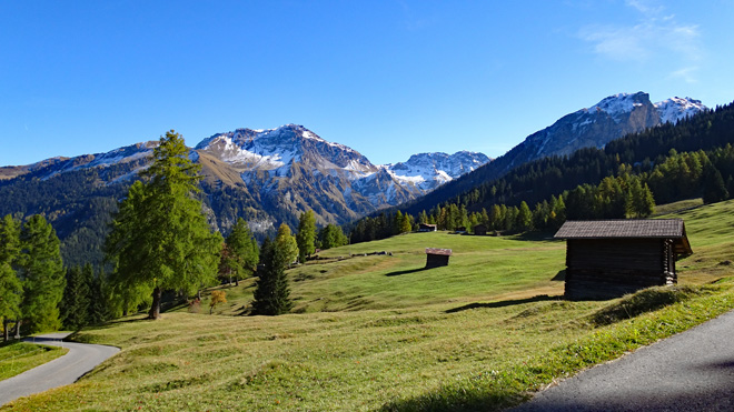 Alpweide, unterwegs nach Farur (Hühnerköpfe)