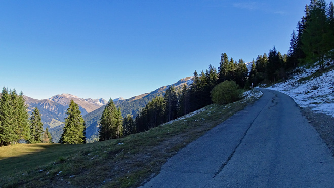 Weiter nach Farur; jetzt hat's im Schatten schon Schnee