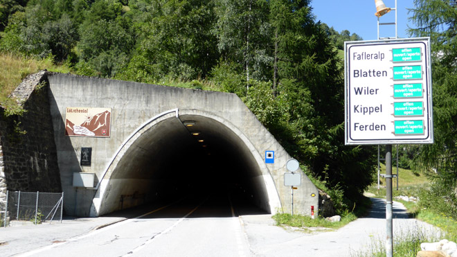 Goppenstein: Tunnel Eingang ins Lötschental